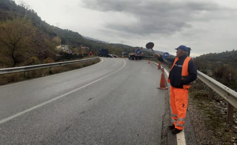 BORË NË QAFË THORE/ ARRSH apel shoferëve: Lëvizni me kujdes dhe respektoni sinjalistikën