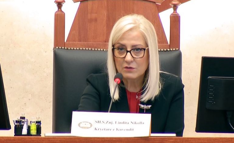 I MUNGONIN NËNKRYETARËT/ Lindita Nikolla thyen rekordin parlamentar: 13 orë pa lëvizur…