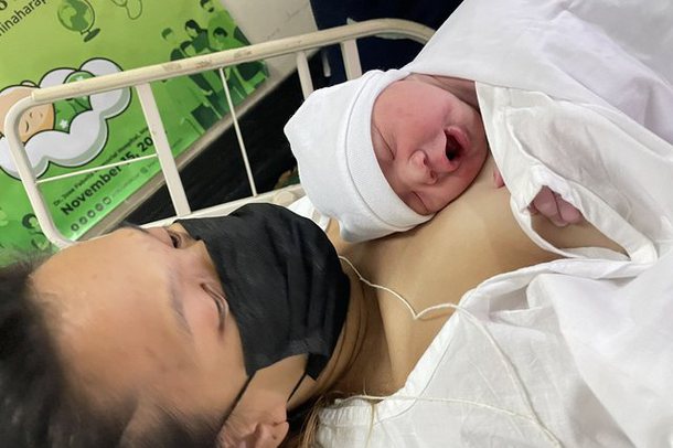 DJALË APO VAJZË? Kjo është foshnja që u bë njeriu i 8 miliardë në botë (FOTO)