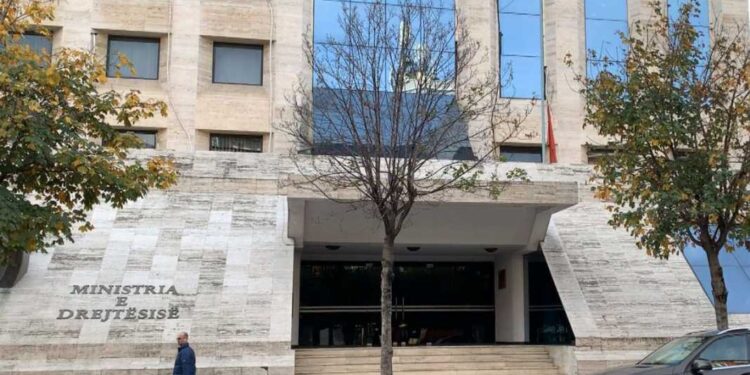 NJË REGJISTËR PËR TË KORRUPTUARIT/ Qeveria ngre bazë të dhënash elektronike