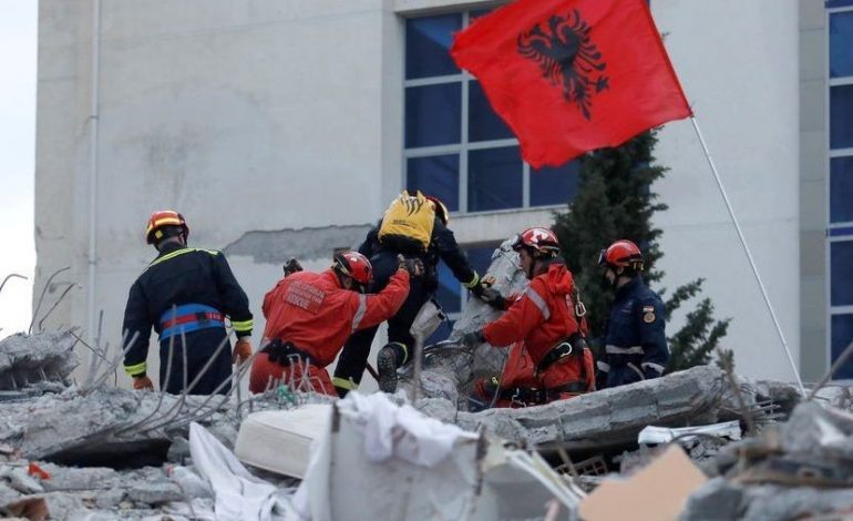 26 NËNTORI/ Tre vite nga tërmeti tragjik që i mori 51 jetë njerëzish
