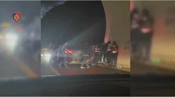 DALIN PAMJET E OPERACIONIT NË FIER/ Si u zbulua banesa e zyrtarit të PS, policia ‘blindoi’ fshatin në pak minuta