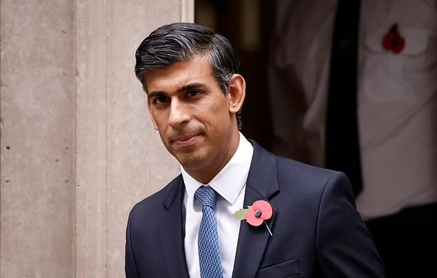 BRITANIA E VENDOSUR T’I MBYLLË DERËN SHQIPTARËVE / Sunak bën gati marrëveshjen me Francën për kontrollin e emigrantëve