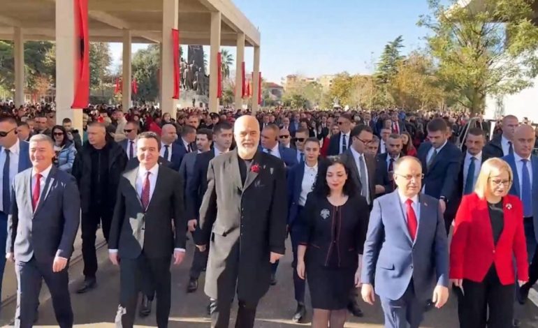 PAMJET/ Rama dhe delegacioni i Kosovës në Vlorë, vijon kremtimi i festës së Pavarësinë