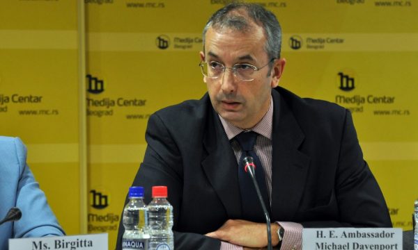 LARGIMI I SERBËVE NGA INSTITUCIONET/ Reagon shefi i OSBE-së në Kosovë: Thirrje për angazhim politik proaktiv nga Prishtina dhe Beogradi