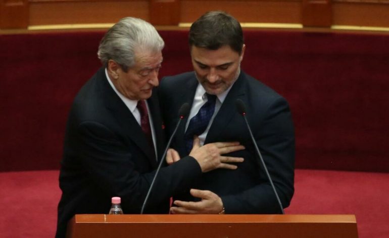 BETEJA E NUMRAVE NË PD/ Berisha mbledh 28 firma për të çuar në Kushtetuese mandatin e Xhaçkës, Alibeaj vetëm 14 nënshkrime