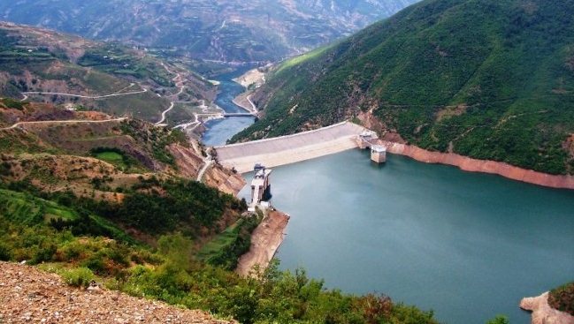 RESHJET PËRMIRËSOJNË SITUATËN NË KASKADËN E DRINIT/ KESH: Plotësohen kërkesat e OSHEE për furnizim me energji