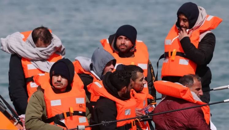 E PËRZUNË TRE HERË NGA BRITANIA/ 30-vjeçari shqiptar nuk heq dorë: Mos më çoni në vendlindje, djali im tre-vjeçar…