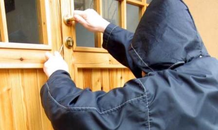 ISHIN KTHYER NË MAKTHIN E QYTETARËVE/ Arrestohen tre hajdutët serialë në Lezhë
