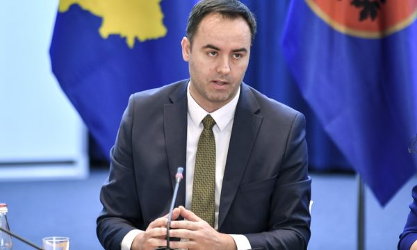 LARGIMI I LISTËS SERBE/ Konjufca: Nuk dua të mendoj që Vuçiçi mund ta dërgojë Kosovën në zgjedhje, deputetët serbë do zëvendësohen