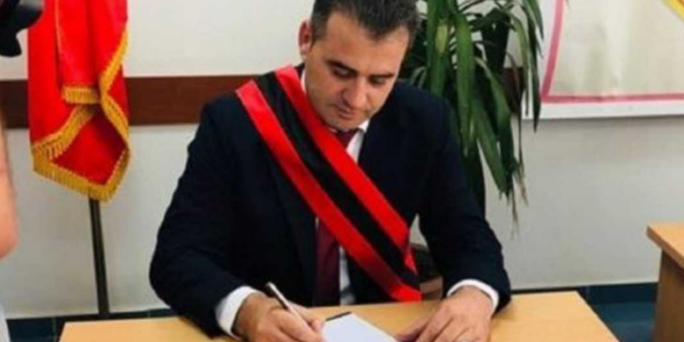 SPAK KËRKOI 1 VIT BURG/ Probleme në shtetin grek, shtyhet seanca për kryebashkiakun e Mallakastrës
