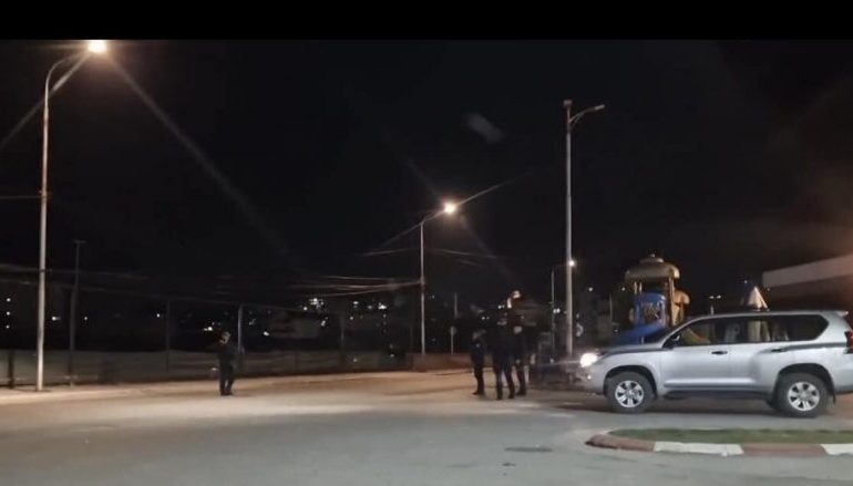 HYN NË FUQI “MASA E QORTIMIT” PËR TARGAT NË KOSOVË/ Njësia speciale shton patrullimin në Mitrovicë