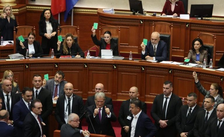 PAS DEBATEVE, TËRHIQET PS/ Kuvendi vendos, 10 minuta koha e diskutimit për çdo deputet për Portin e Durrësit
