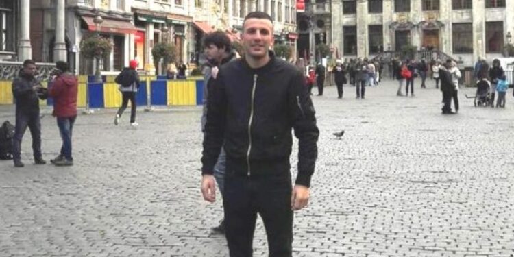 DETAJET/ Polic në Shqipëri, “skifter” në bandën e grabitësve në Itali, ky është 27-vjeçari nga Lezha që…