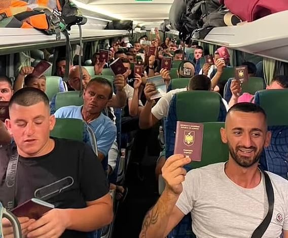 REPORTAZH EMIGRANTËVE SHQIPTARË QË IKIN NË ANGLI/ Daily Mail: Korrupsioni po godet këdo, kostoja e jetesës në qiell. Pas sulmeve të Ramës…