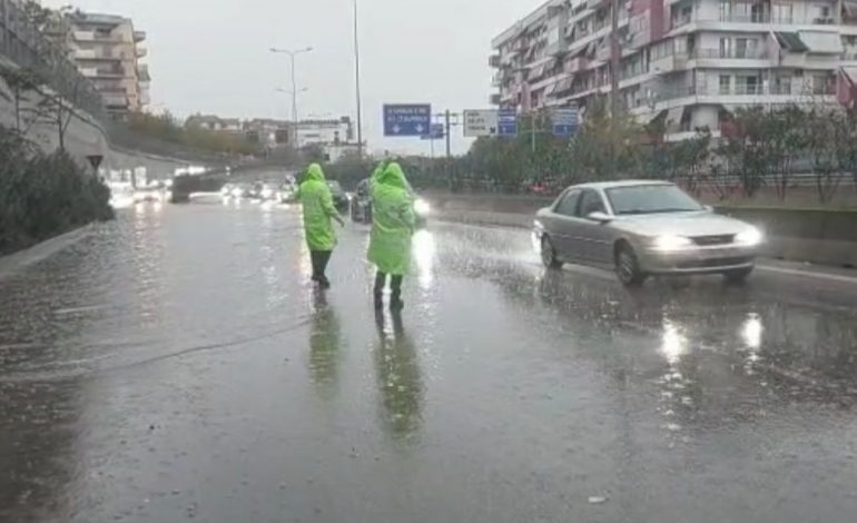 MOTI I KEQ/ Policia zbarkon në terren, apel shoferëve: Kujdes shpejtësinë!