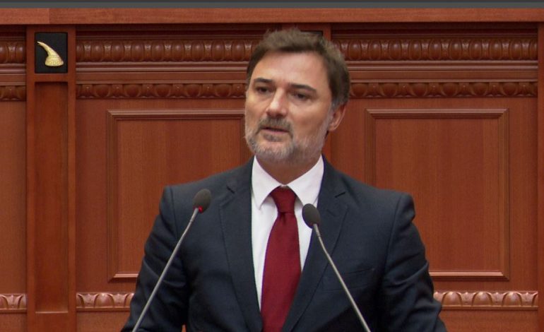 “PARAZITË NË OPOZITË S’PRANOJMË”/ Alibeaj me tone të larta kundër grupit të Berishës: Nuk përfaqësoj askënd