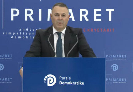 ZGJEDHJET LOKALE/ Ish-deputeti Asllan Dogjani prezanton kandidaturën për primare për Bashkinë Kamëz