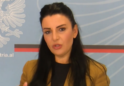 MIRATOHET MARRËVESHJA PËR PORTIN E DURRËSIT/ Balluku: Investimi do të jetë 2 miliardë euro, e çon Shqipërinë në një nivel ndërkombëtar turizmi