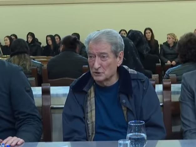 I MORI RRJEDHA E PËRROIT NË MALËSINË E MADHE/ Berisha viziton familjen Rushaj që humbi dy pjesëtarë nga përmbytjet