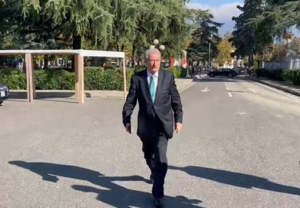 “PORTI I DURRËSIT, AFERA MË E MADHE NË EUROPË”/ Berisha akuzon Ramën: Ke për flamur, flamurin e Vuçiçit