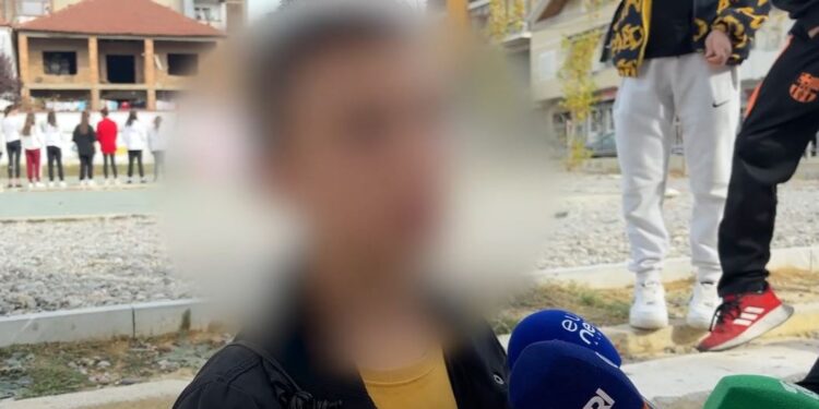 DHUNA NDAJ NXËNËSVE NË BILISHT/ Pezullohet nga detyra mësuesi i anglishtes