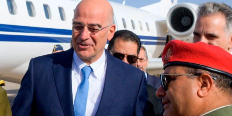 INCIDENT I RËNDË DIPLOMATIK/ Ministri i Jashtëm grek anulon vizitën në Libi sapo zbret nga avioni