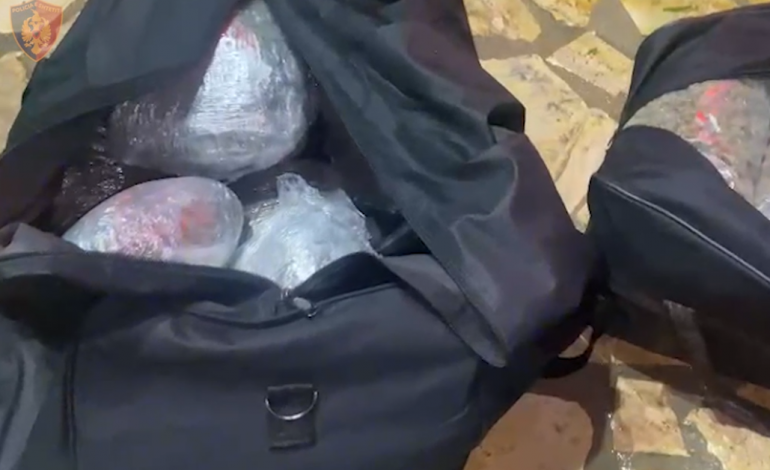 TENTUAN TË TRAFIKONIN DROGË NË MAL TË ZI/ Arrestohen 3 të rinj në Shkodër, sekuestrohen 3 çanta të mbushura me kanabis