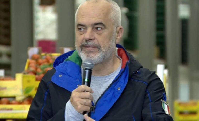 “NUK DO TË QUAJNË PATRONAZHISTE”/ Ironia e Ramës nga Lushnja: Jemi në një vatër të demokratëve. PD si mall që…