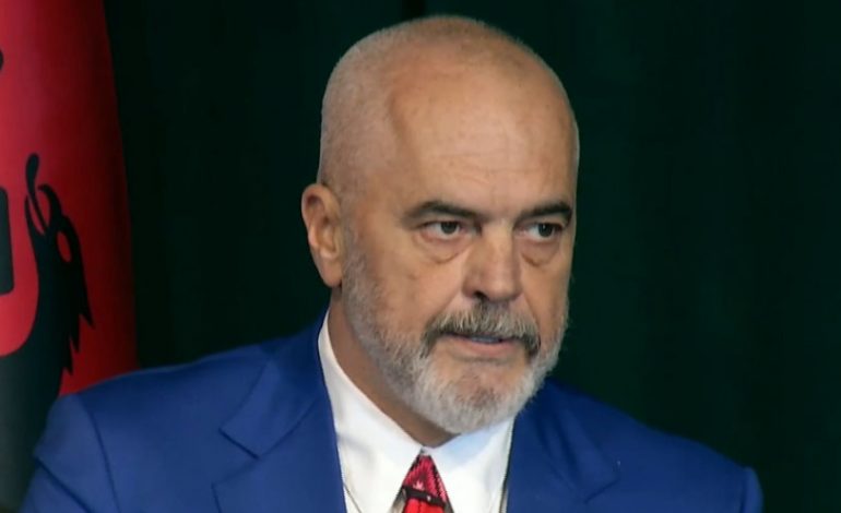 “GREVË URIE PËR RRITJE RROGASH BËJNË VETËM…”/ Rama sulmon sërish pedagogun Kovaçi: Shiksi i NonGratës paska marrë urdhër…