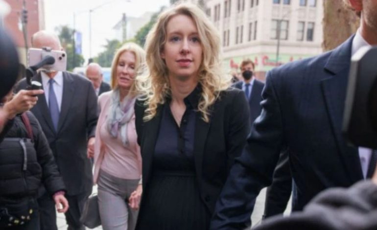 MASHTROI MIJËRA PACIENTË/ Skandali e Theranos: Elizabeth Holmes dënohet me 11 vite burg