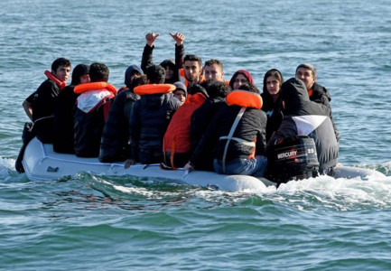 SHQIPËRIA KONSIDEROHET “VEND I SIGURT”/ Sekretarja e Brendshme britanike: Azilkërkuesit do të deportohen për 10 ditë