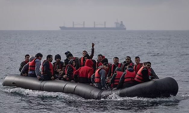 “DUHET PËRSHPEJTUAR LARGIMI I SHQIPTARËVE”/ Britania: Vendi përballë një ‘pushtimi’ nga azilkërkuesit
