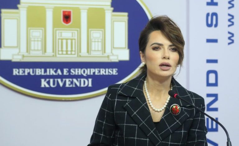 “PAS NJË REFLEKTIMI TË GJATË…”/ Grida Duma HEQ dorë nga mandati: Ja çfarë nuk i fal politikës së llumit