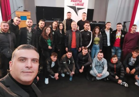 TAKIMI I PL NË LEZHË/ Tedi Blushi ndan foton me të rinjtë: Rini e bashkuar, fitore e garantuar