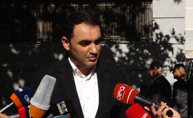 PROTESTA PËR TEATRIN/ Belind Këlliçi: Jemi dhunuar nga policia, në qeli nuk kam qenë vetëm. Do shihni…