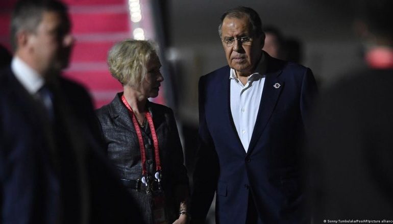 MINISTRIT LAVROV I NDALOHET HYRJA NË POLONI/ Moska: Vendimi i Varshavës, provokues!