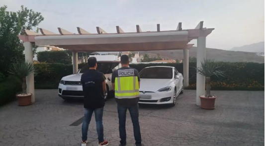 OPERACION NDËRKOMBËTAR/ Mbyllen 12 526 faqe interneti që ofronin mallra të falsifikuara dhe përmbajtje pirate, sekuestrohen…