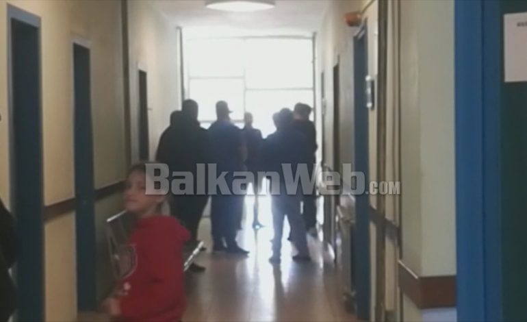 PLAGOSJA E FREDI KOKONESHIT/ Autori një ish-punonjës i bashkisë Divjakë, me thikë u qëlluan edhe dy persona të tjerë! Si ndodhi sherri…