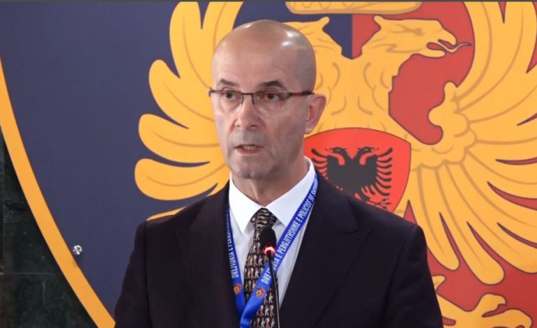 SERA ME HASHASH NË DIMAL/ Policia jep detajet: Mes të shoqëruarve dhe gra, ja sasia e drogës së sekuestruar
