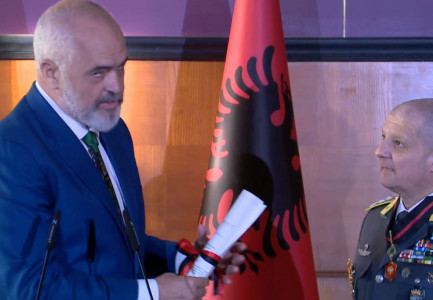 NDERON KOMANDANTIN E “GUARDA DI FINANZA”/ Rama: Policia shqiptare është me fat që ka pasur asistencë nga Italia