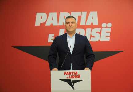 PUBLIKON SMS E NËNKRYETARES SË BASHKISË VLORË/ Blushi: Punonjësit e administratës kërcënohen të marrin pjesë në takimet e Ramës…