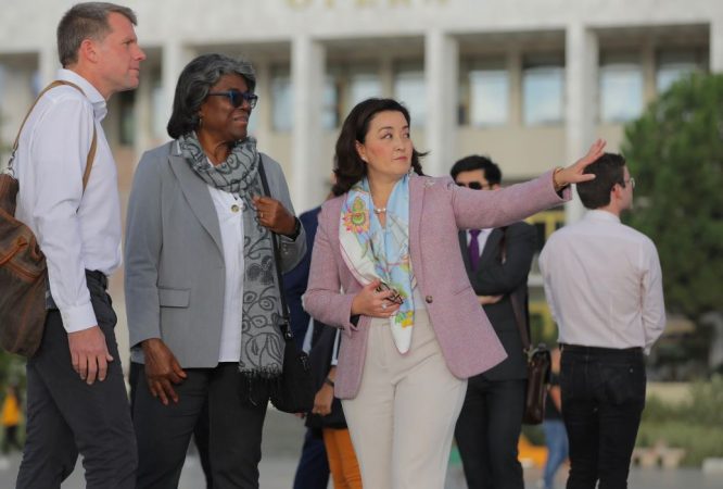 “ÇFARË KËNAQËSIE TË…”/ Mbërrin në Shqipëri ambasadorja e SHBA në OKB, Yuri Kim e prezanton me Tiranën