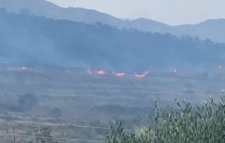 NDODH EDHE KJO/ Shqipëria përballet me reshje shiu, në Radhimë një vatër zjarri rrezikon të djegë disa hotele