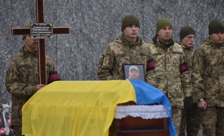 LUFTA/ Ukraina bën me dije humbjet: Janë vrarë deri në 13 mijë ushtarë