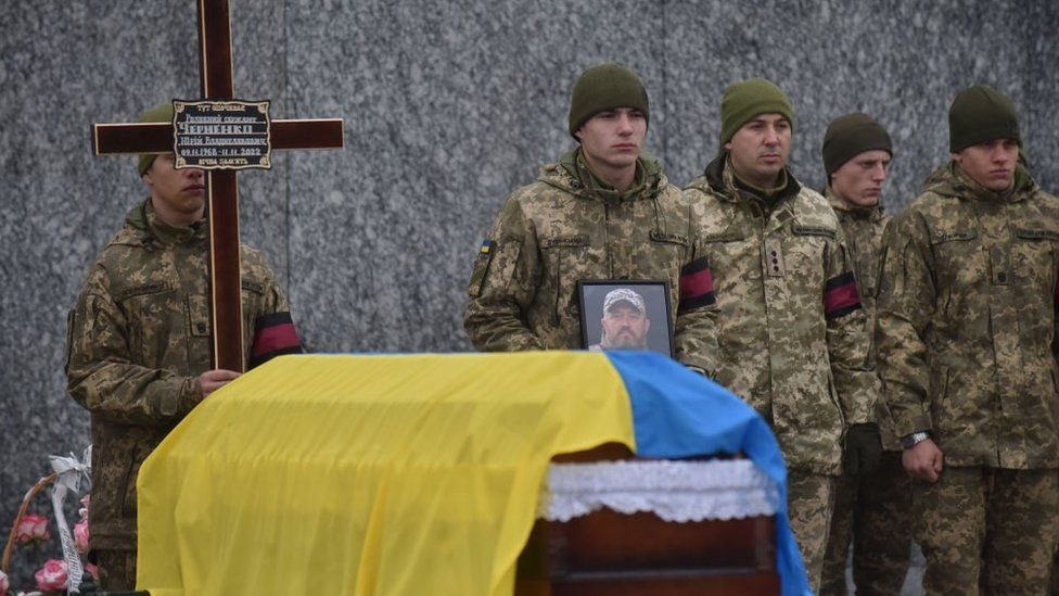 LUFTA/ Ukraina bën me dije humbjet: Janë vrarë deri në 13 mijë ushtarë