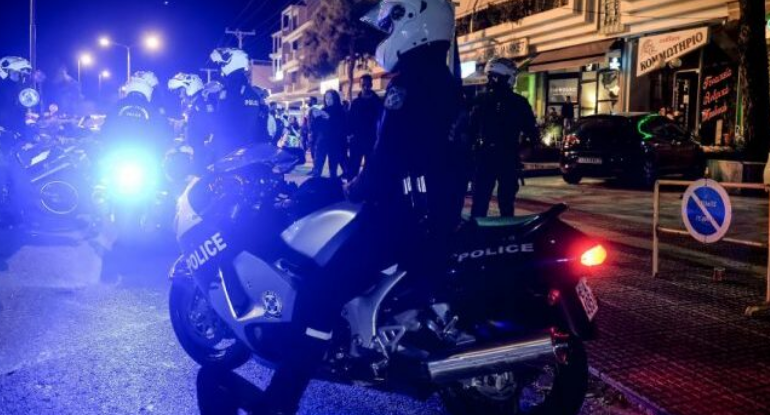 I NDODH E PAPRITURA/ Shqiptari hyn për të grabitur një banesë në Selanik, pikaset nga pronari, qëllohet me armën e gjahut