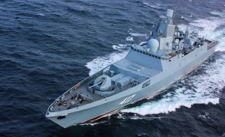 E PAJISUR ME RAKETA HIPERSONIKE DHE GATI PËR…/ Anija luftarake e Putinit planifikon lundrimin pranë brigjeve të Britanisë