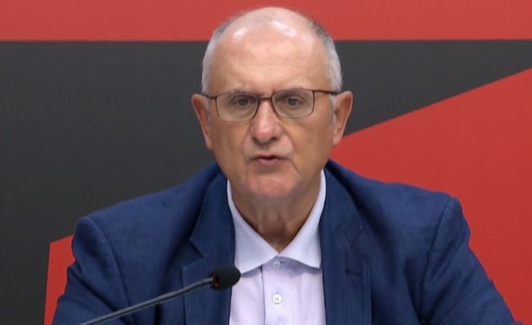 “SHQIPËRIA PËRMBYTET, KRYEMINISTRI…”/ Petrit Vasili: Të gjithë presin që Rama të veshë çizmet dhe të shkojë në zonat e përmbytura, por ai nuk ka kohë…