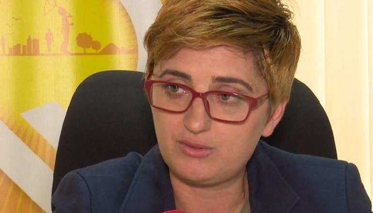 E AKUZUAR PËR KORRUPSION DHE RYSHFET…/ Lihet në burg ish-drejtoresha në OSHEE